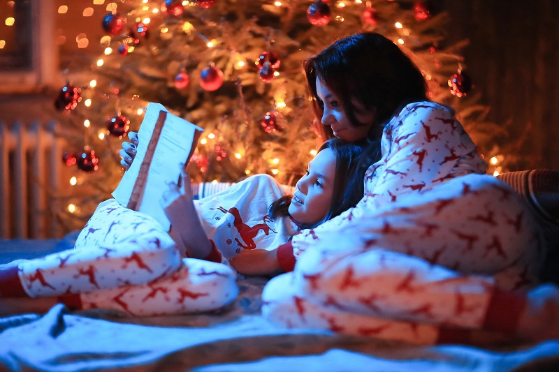 How Bedtime Stories Bring Parents and Kids Closer